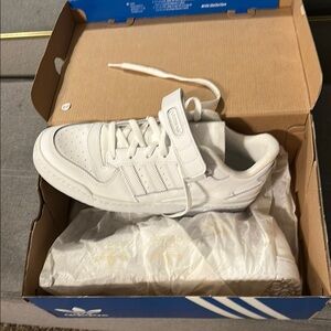 Adidas White Sneakers Classic Low-Top Design